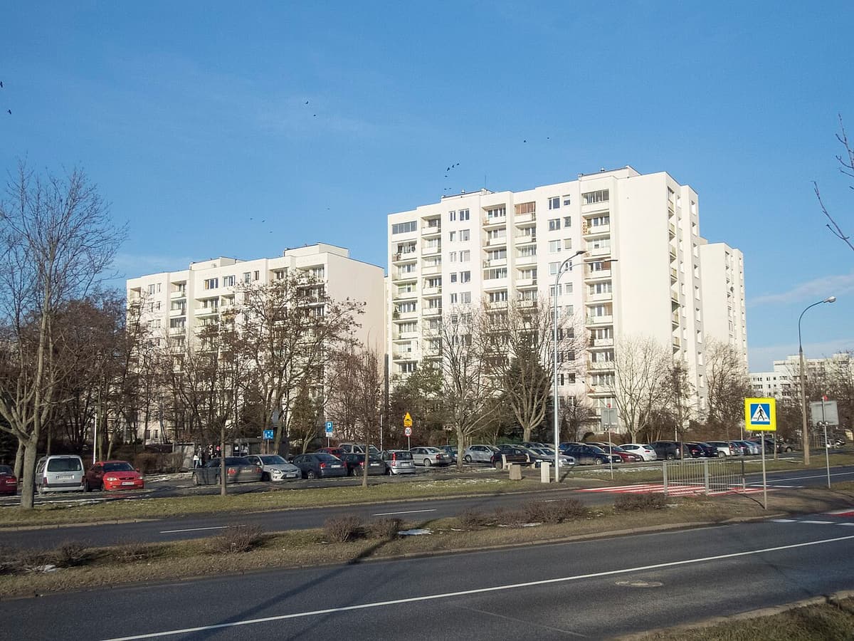 Bloki mieszkalne przy ulicy Miklaszewskiego na Ursynowie w Warszawie